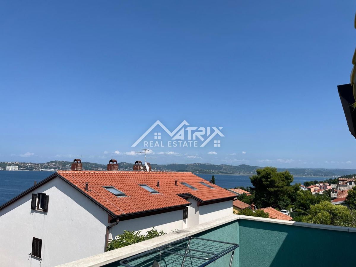 Savudrija, Crveni Vrh – Hiša s tremi stanovanjskimi enotami in pogledom na morje