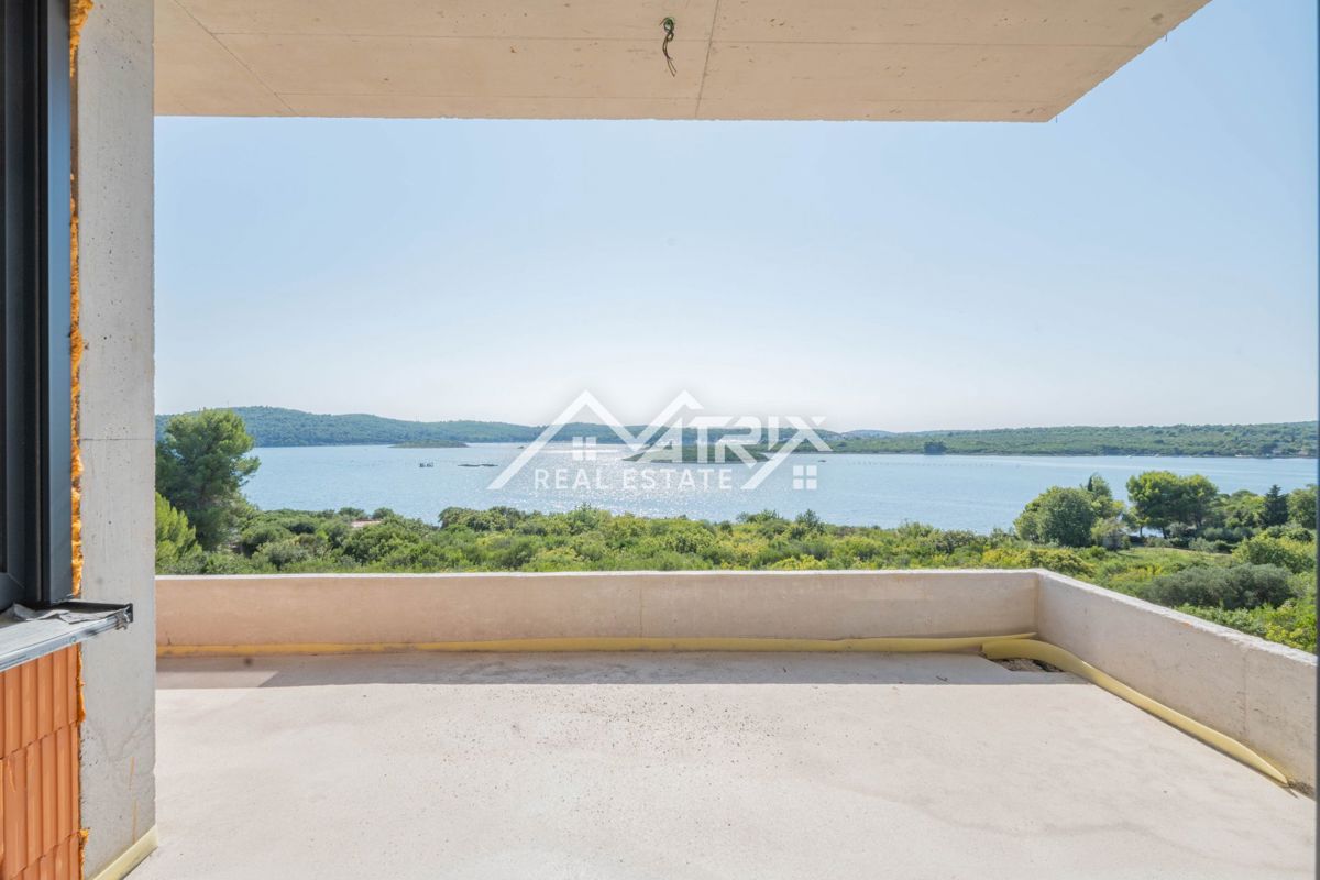 Medulin, penthouse s panoramskim razgledom, prvi vrsti do morja