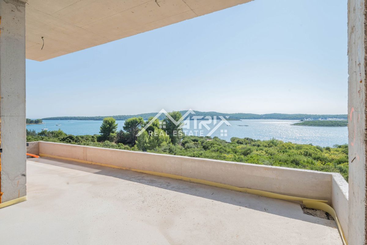 Medulin, penthouse s panoramskim razgledom, prvi vrsti do morja