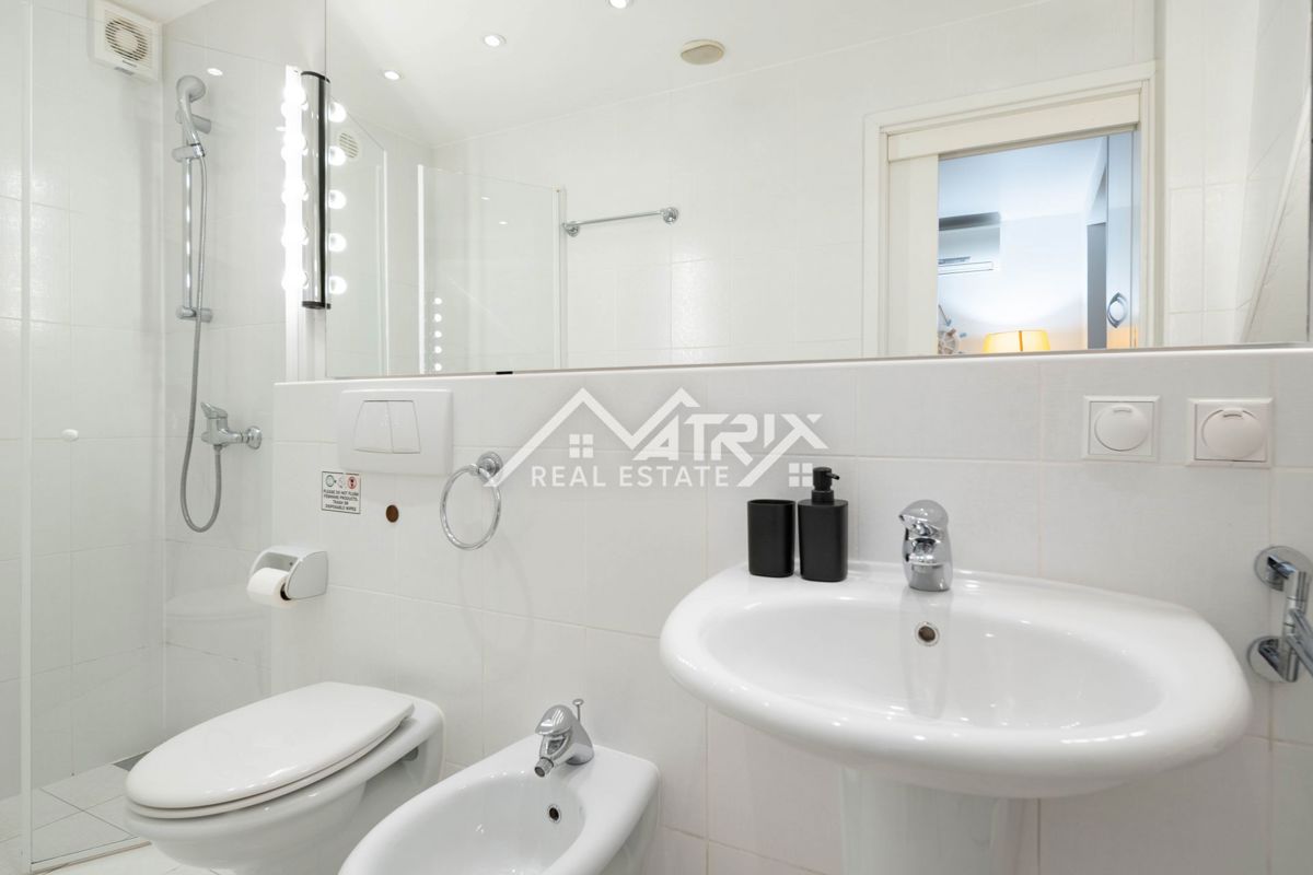 Novigrad okolica, elegantna vrstna hiša, le 300 m od morja