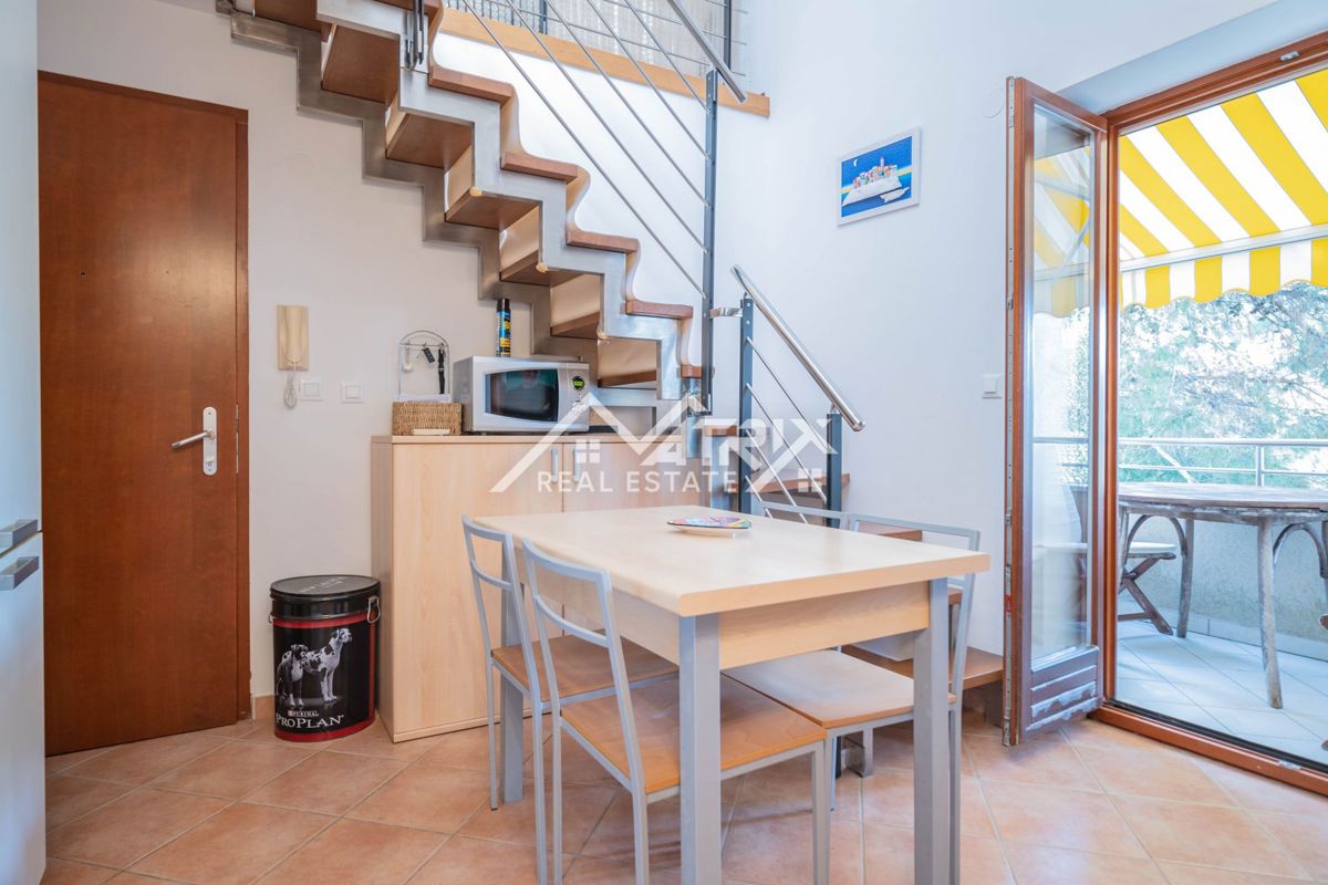 Premantura, stanovanje s strešno teraso in parkiriščem