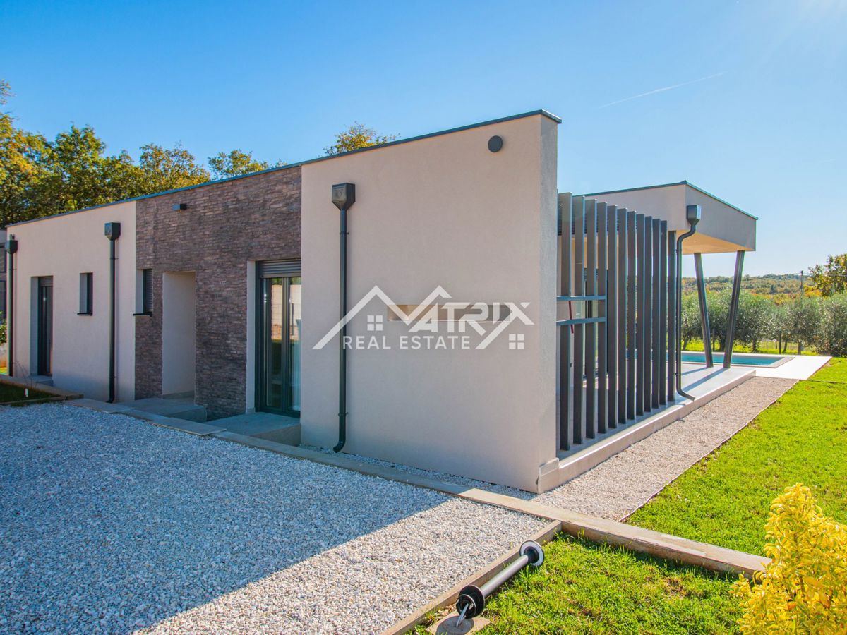 Okolica Poreča, Moderna hiša z bazenom, Novo in opremljeno!