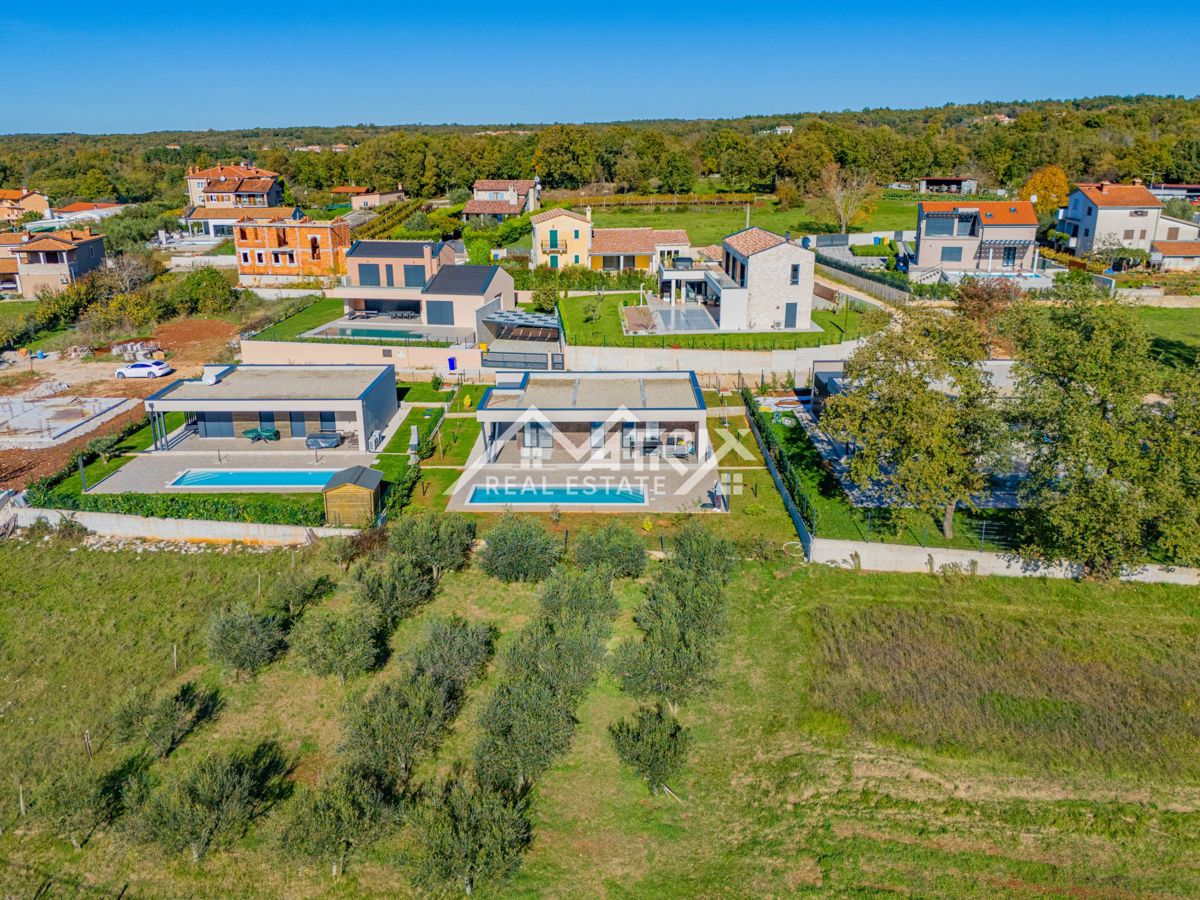 Okolica Poreča, Moderna hiša z bazenom, Novo in opremljeno!