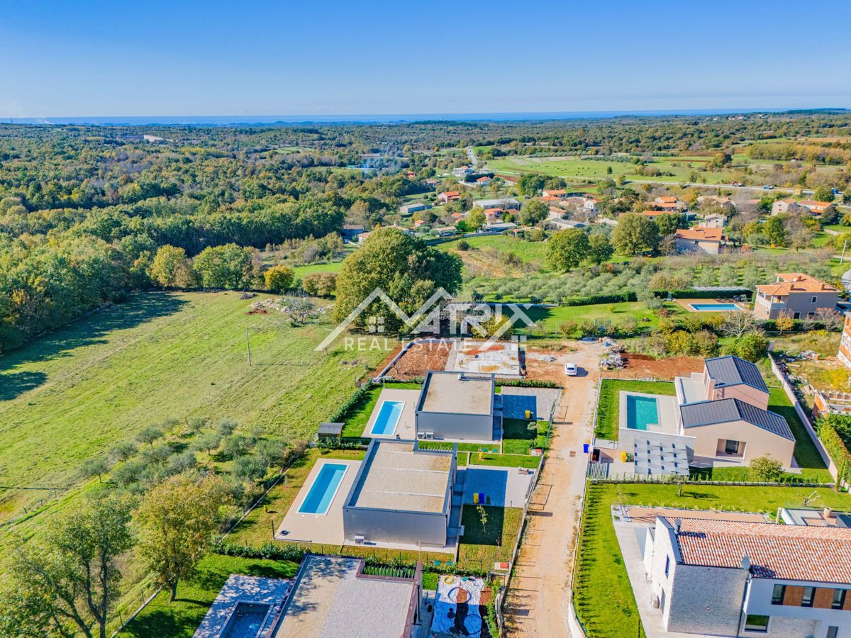 Okolica Poreča, Moderna hiša z bazenom, Novo in opremljeno!