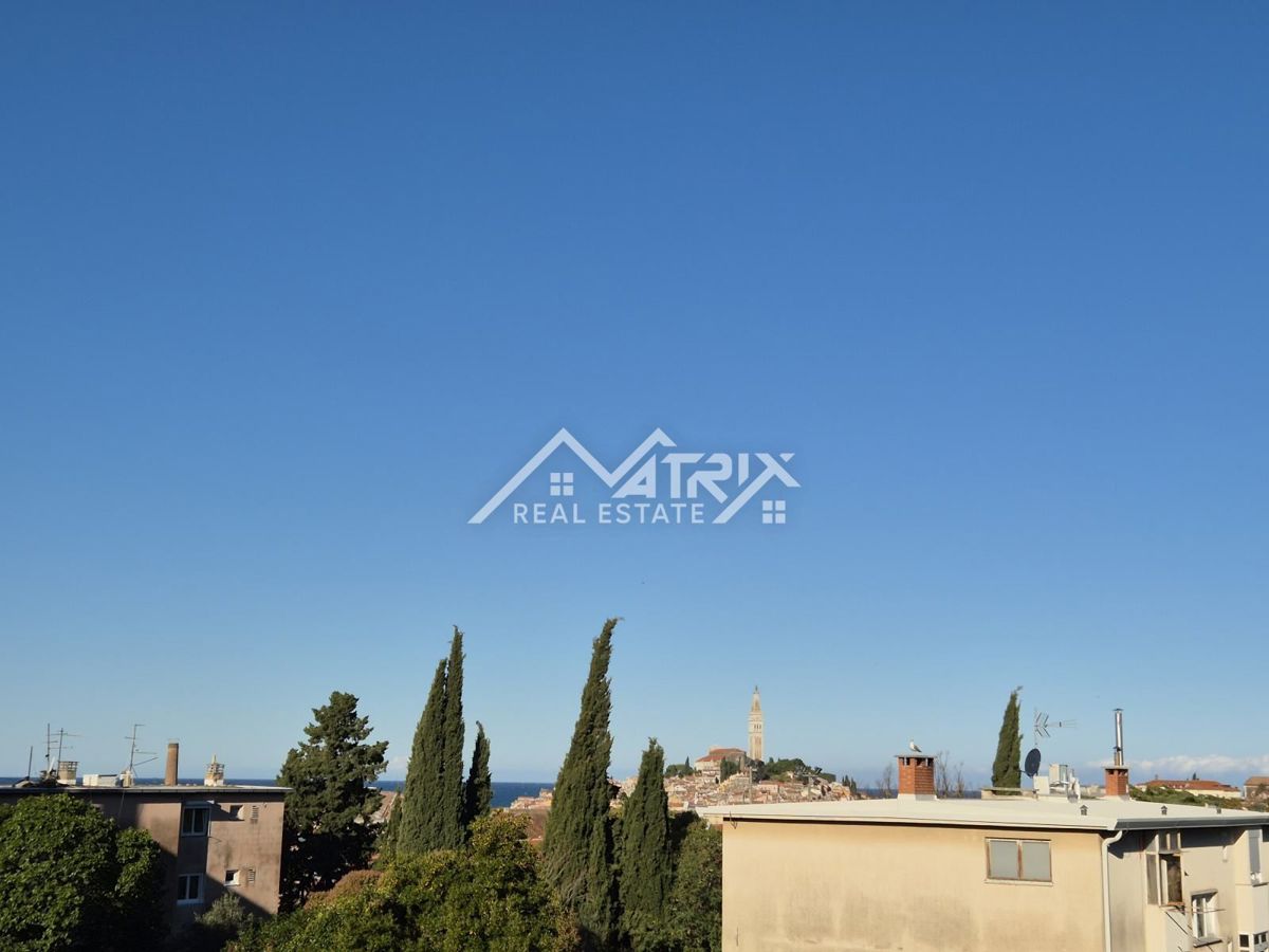 Rovinj, popolnoma prenovljeno stanovanje na odlični lokaciji