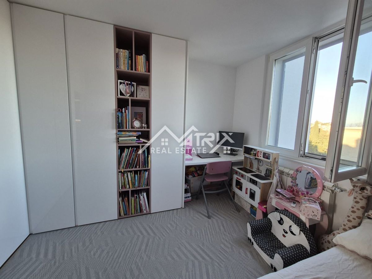 Rovinj, popolnoma prenovljeno stanovanje na odlični lokaciji