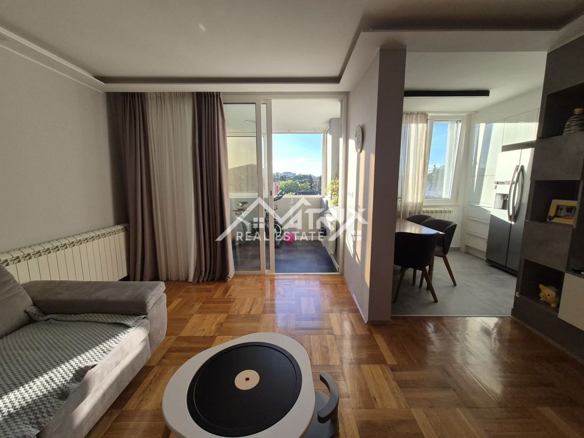 Rovinj, popolnoma prenovljeno stanovanje na odlični lokaciji