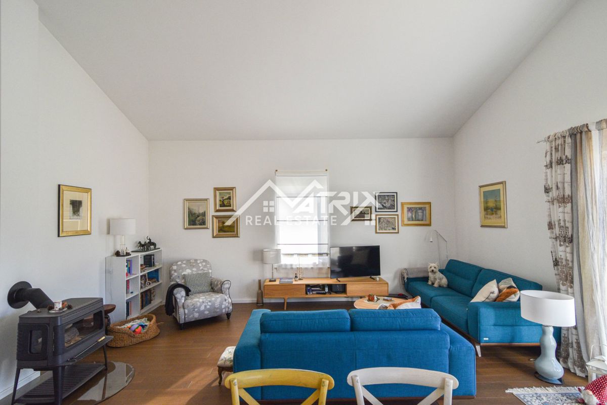 Poreč širše območje, Enonadstropna hiša z bazenom