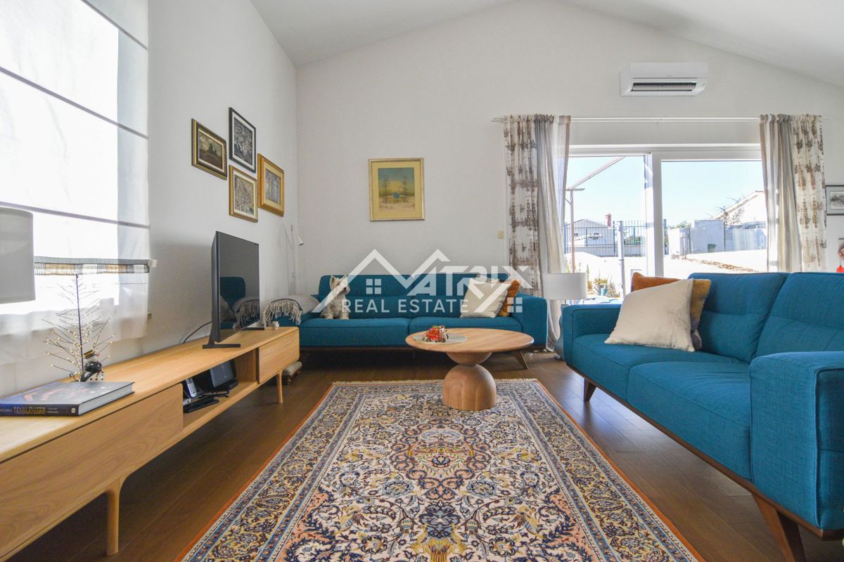 Poreč širše območje, Enonadstropna hiša z bazenom