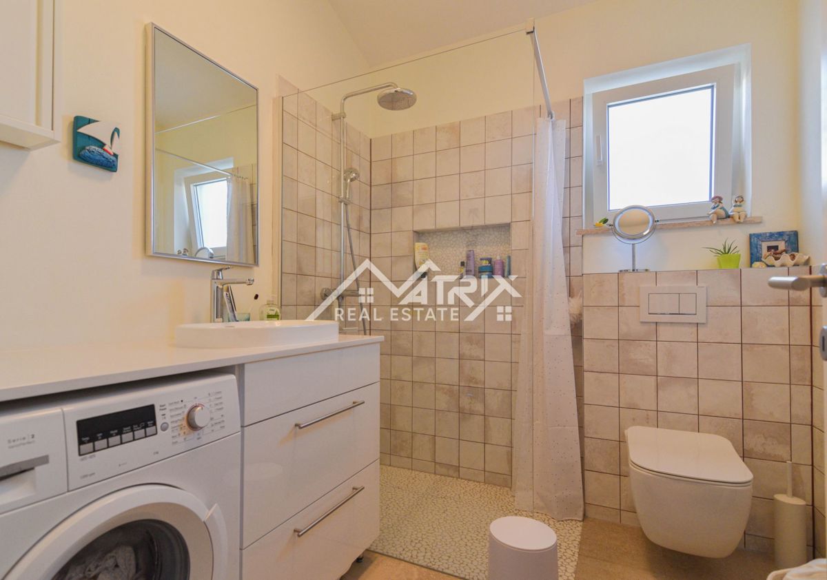 Poreč širše območje, Enonadstropna hiša z bazenom