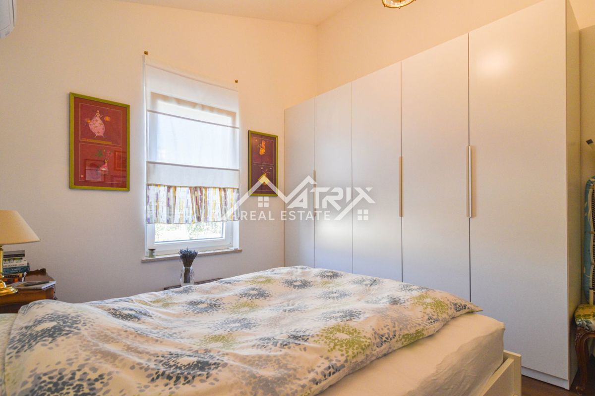 Poreč širše območje, Enonadstropna hiša z bazenom