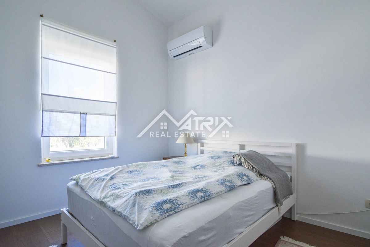 Poreč širše območje, Enonadstropna hiša z bazenom