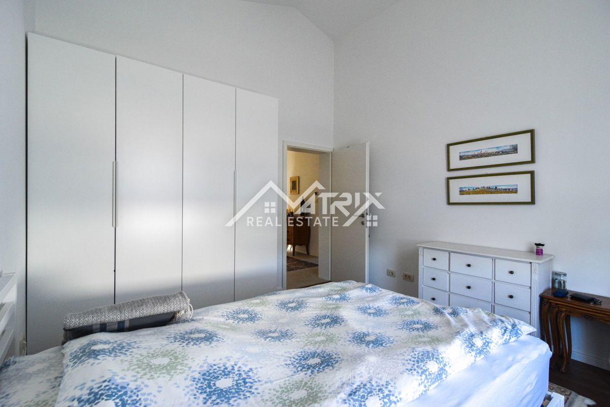 Poreč širše območje, Enonadstropna hiša z bazenom