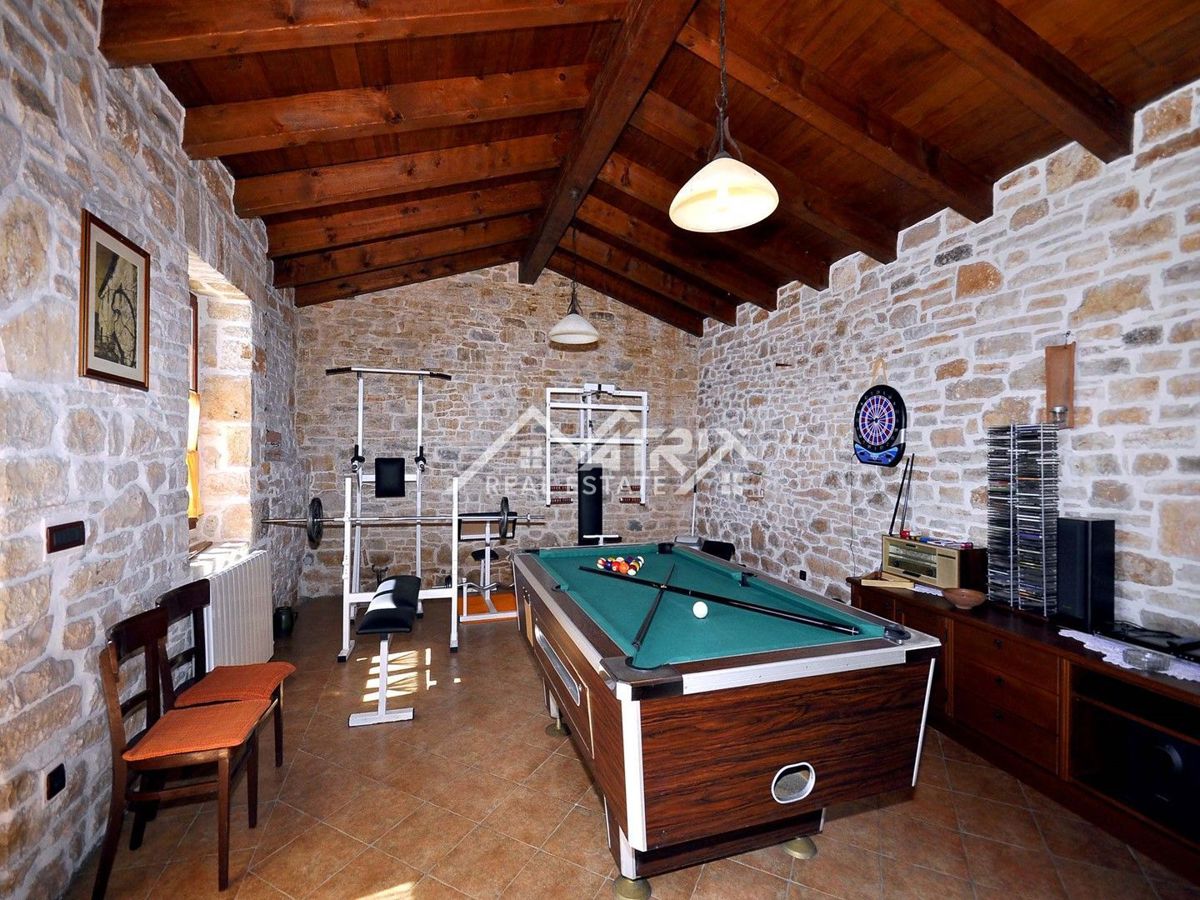 Območje Svetvinčenta, avtohtona istrska vila z bazenom!