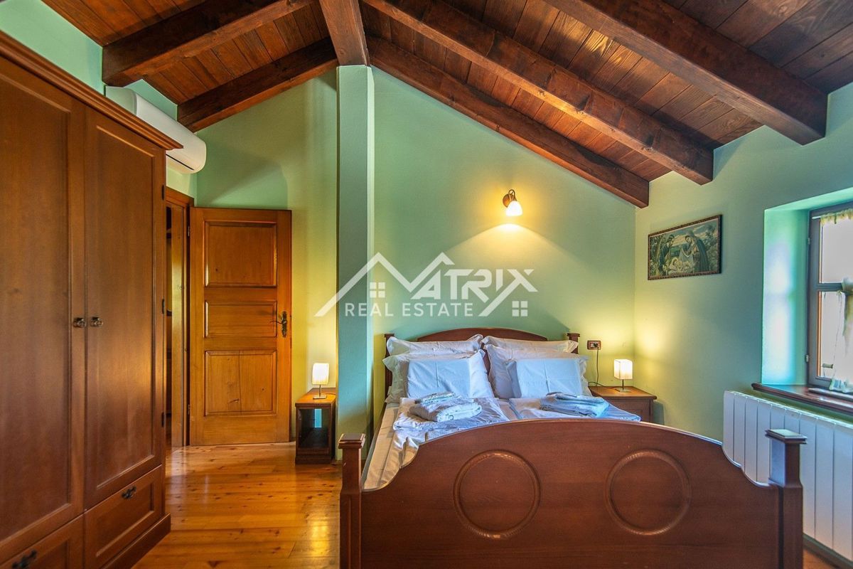 Območje Svetvinčenta, avtohtona istrska vila z bazenom!