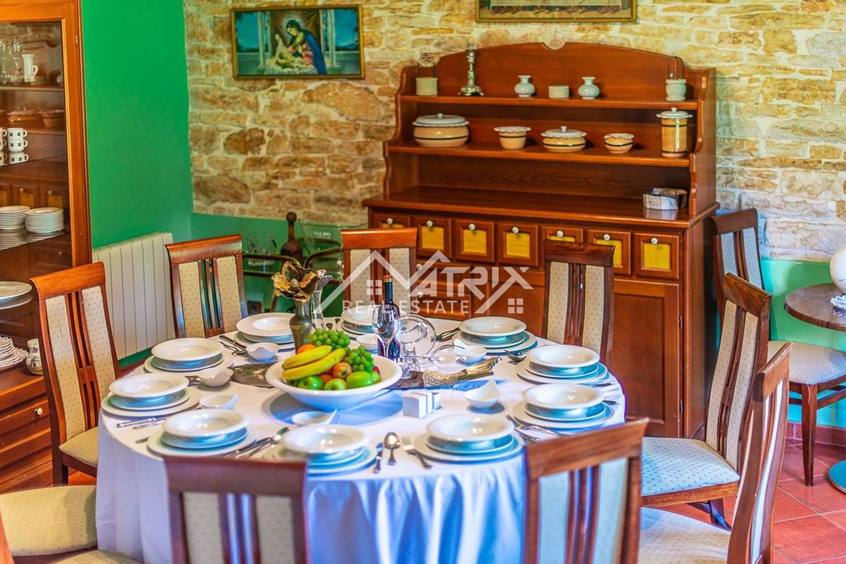 Območje Svetvinčenta, avtohtona istrska vila z bazenom!