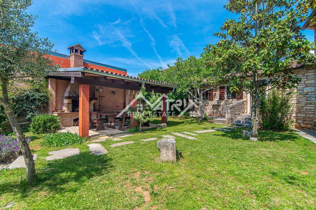 Območje Svetvinčenta, avtohtona istrska vila z bazenom!