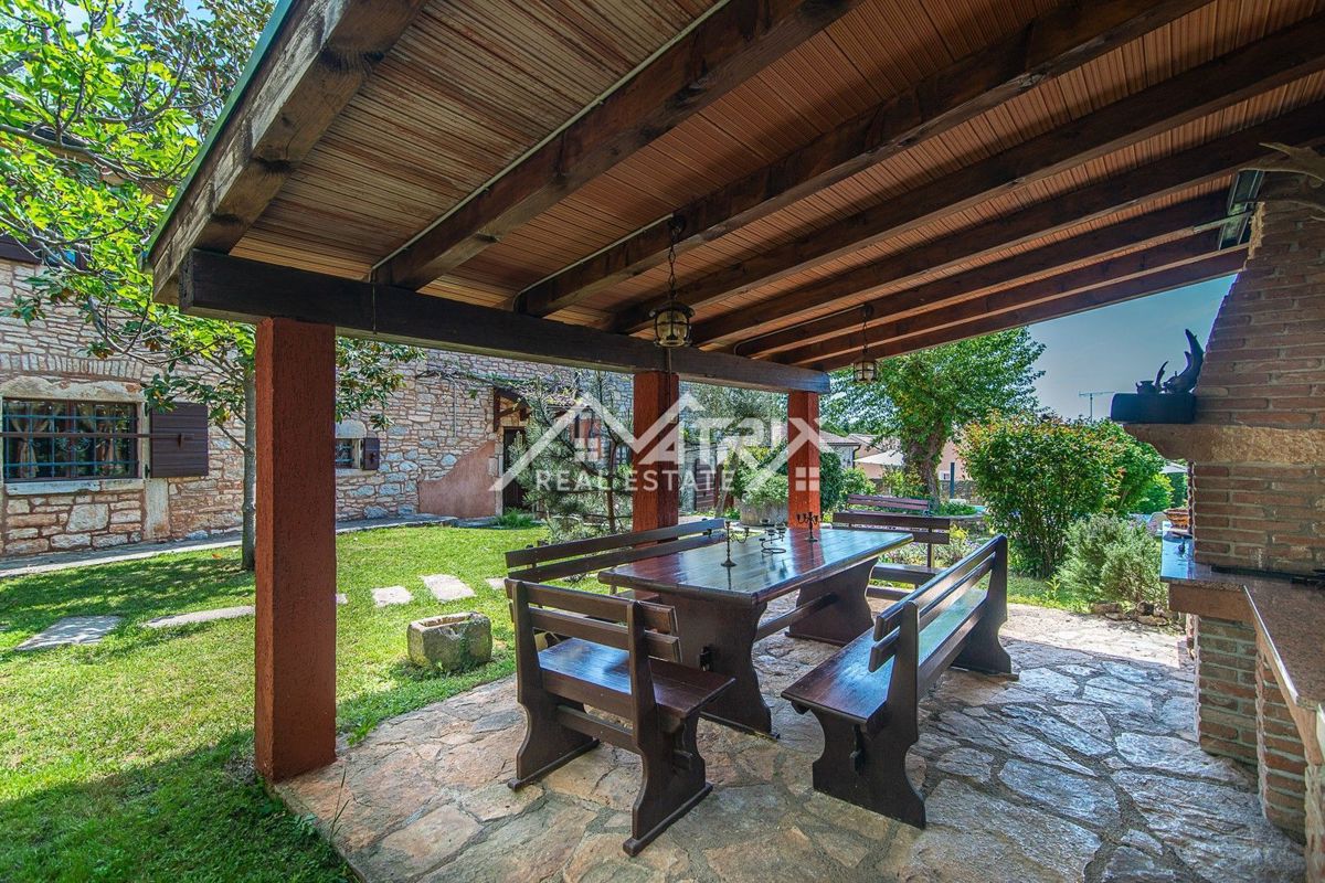 Območje Svetvinčenta, avtohtona istrska vila z bazenom!