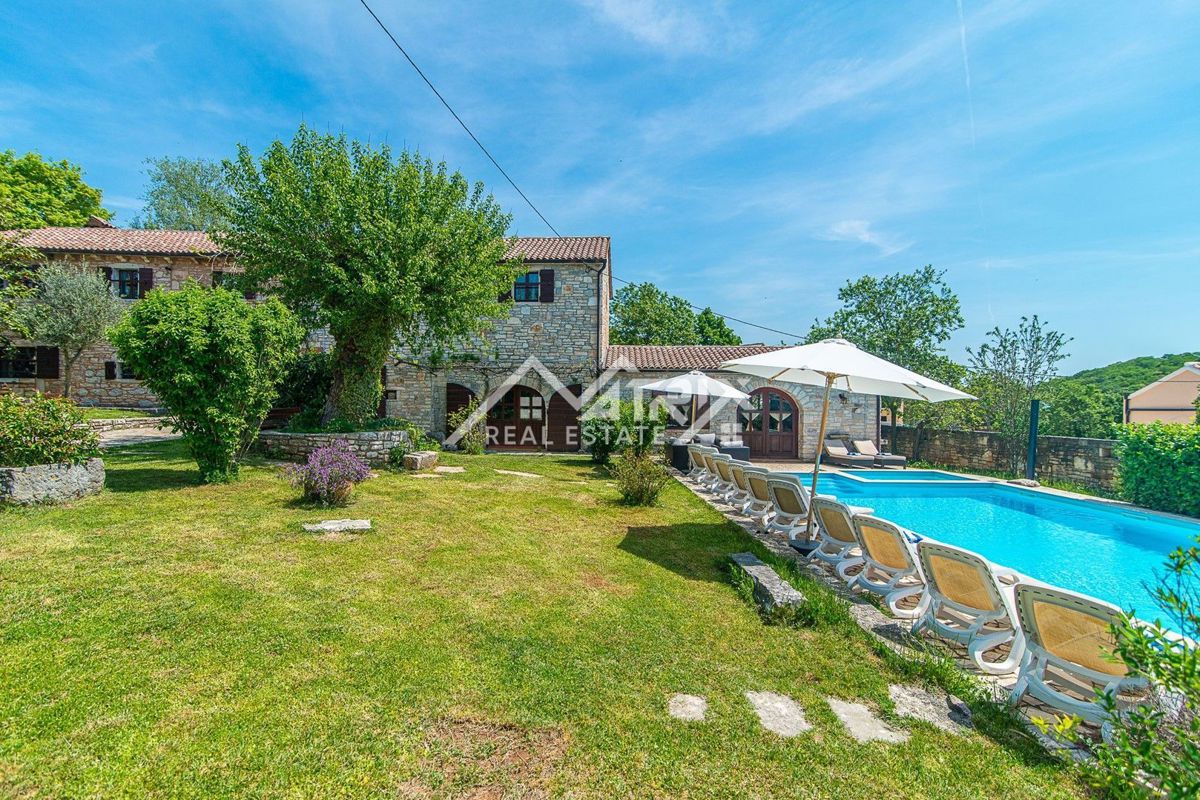 Območje Svetvinčenta, avtohtona istrska vila z bazenom!