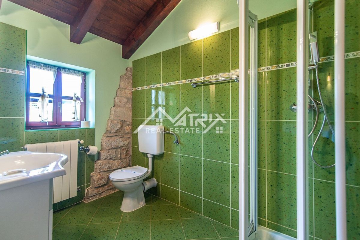 Območje Svetvinčenta, avtohtona istrska vila z bazenom!