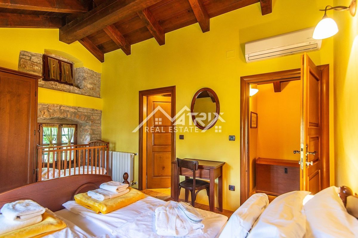 Območje Svetvinčenta, avtohtona istrska vila z bazenom!