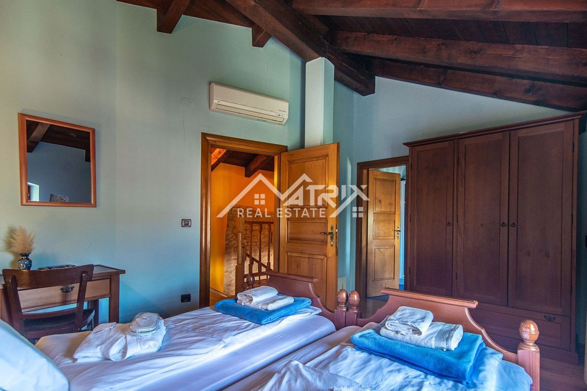 Območje Svetvinčenta, avtohtona istrska vila z bazenom!