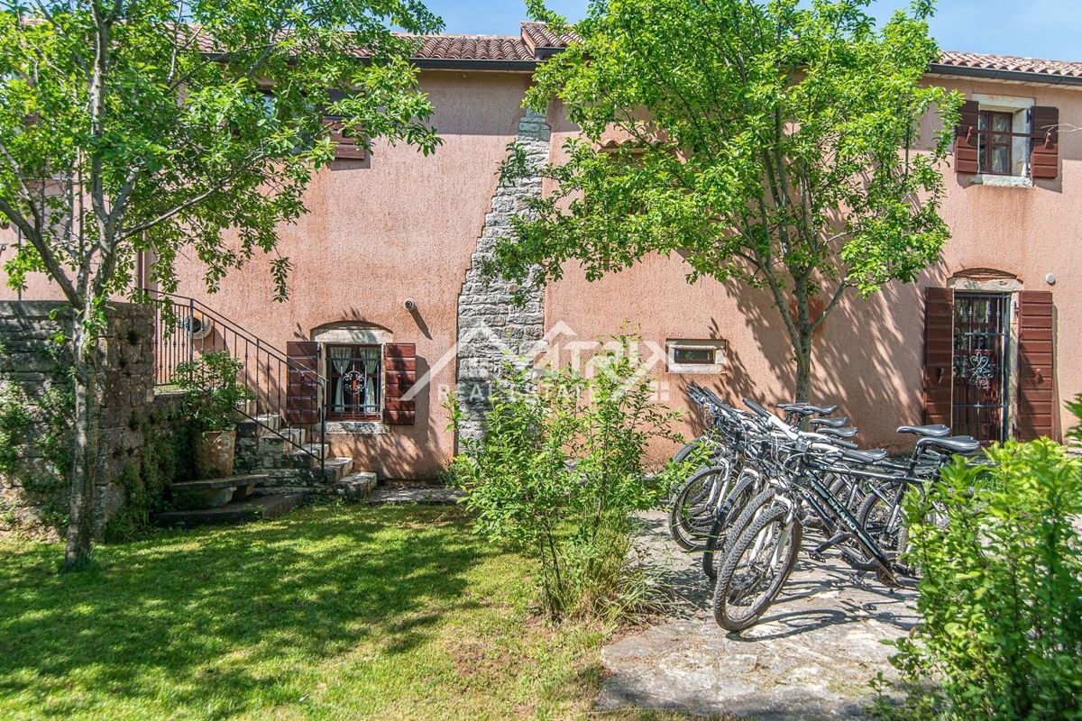 Območje Svetvinčenta, avtohtona istrska vila z bazenom!