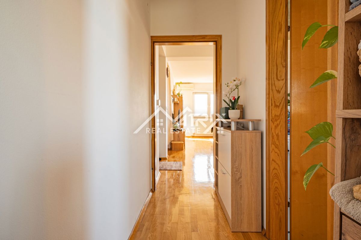  Vinkovci, trosobno stanovanje z balkonom v centru mesta