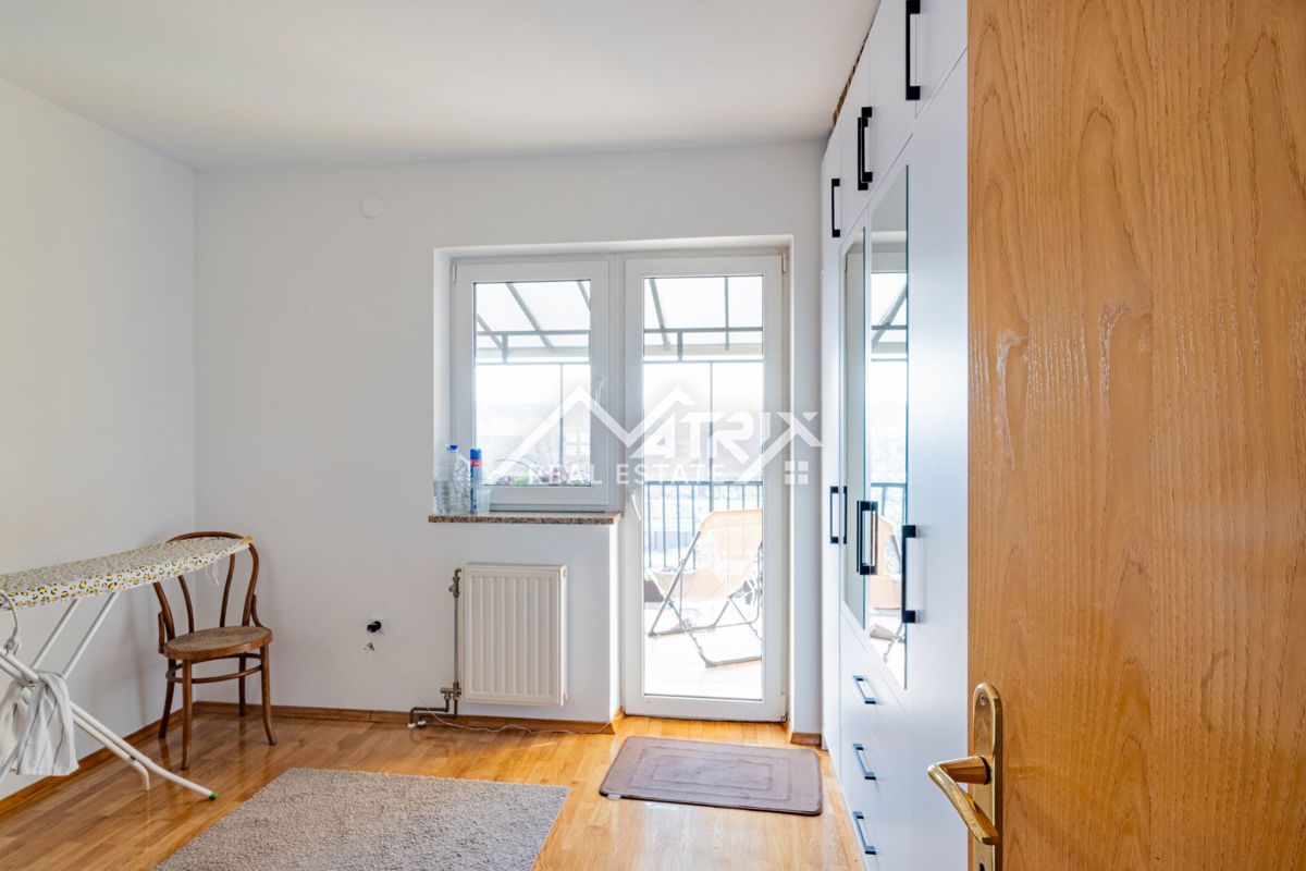  Vinkovci, trosobno stanovanje z balkonom v centru mesta