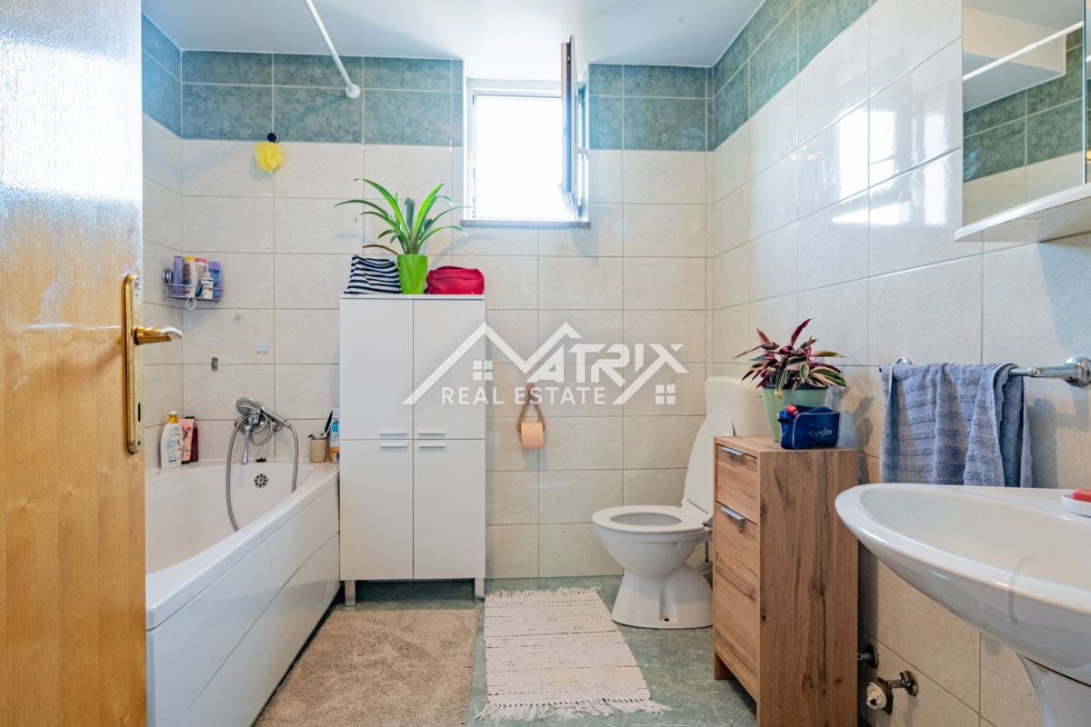  Vinkovci, trosobno stanovanje z balkonom v centru mesta