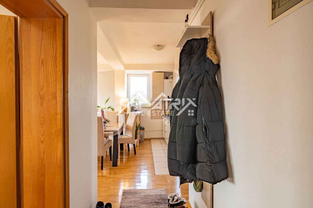  Vinkovci, trosobno stanovanje z balkonom v centru mesta