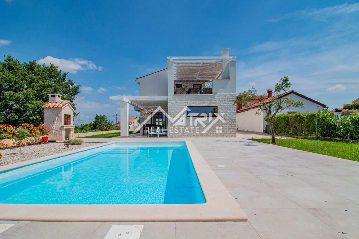 Okolica Barbana, Čudovita hiša z bazenom na mirni lokaciji!