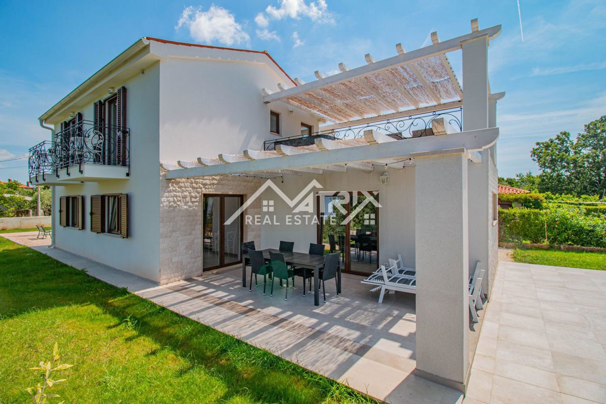 Okolica Barbana, Čudovita hiša z bazenom na mirni lokaciji!