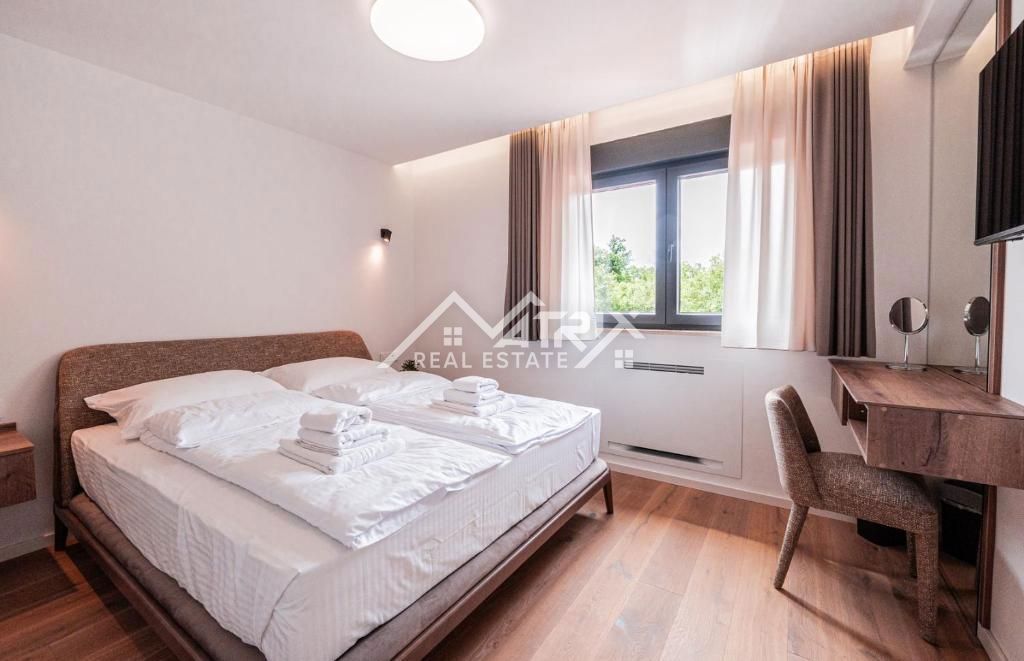 Poreč, Luksuzna vila z bazenom in 4 spalnice v bližini morja