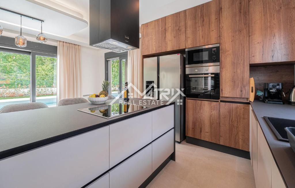 Poreč, Luksuzna vila z bazenom in 4 spalnice v bližini morja