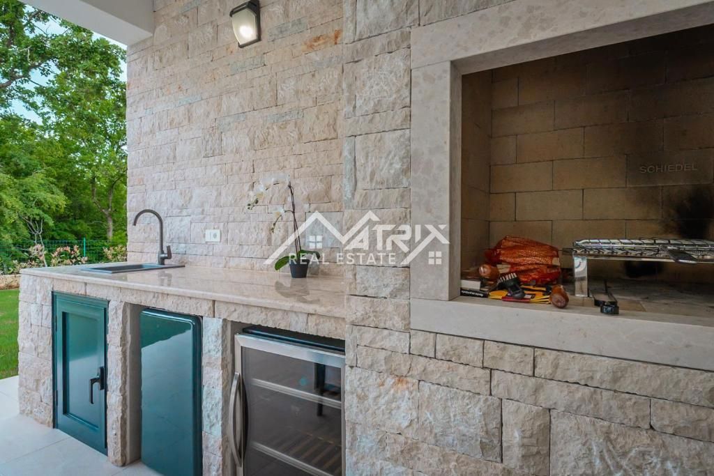 Poreč, Luksuzna vila z bazenom in 4 spalnice v bližini morja