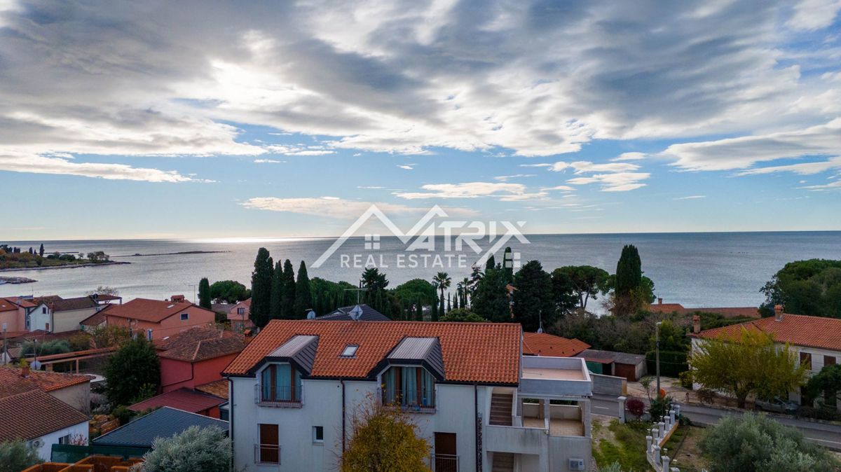 Umag, hiša z velikim potencialom, le 100 m od morja.