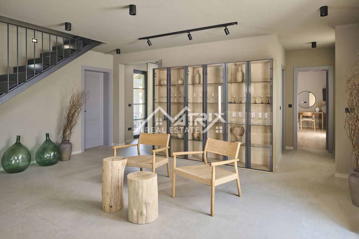 Poreč, Vila z bazenom in 5 spalnicami, pogled na morje, Novo