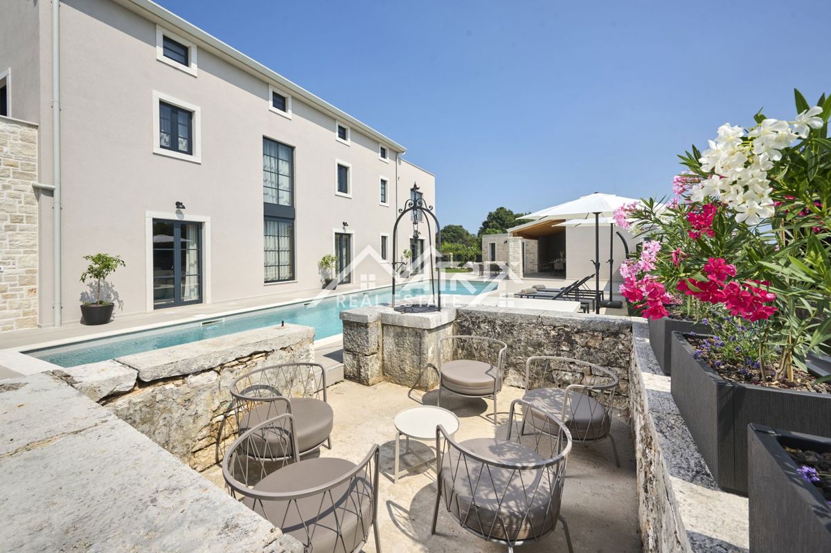 Poreč, Vila z bazenom in 5 spalnicami, pogled na morje, Novo