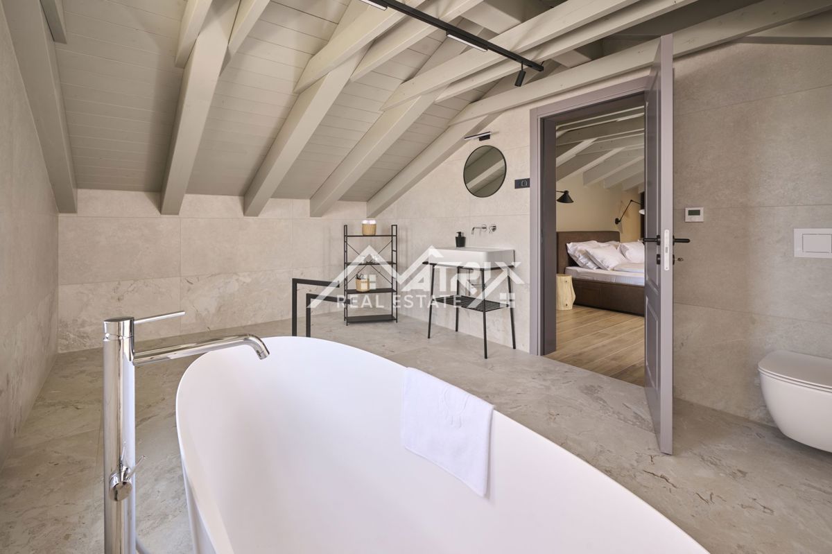 Poreč, Vila z bazenom in 5 spalnicami, pogled na morje, Novo