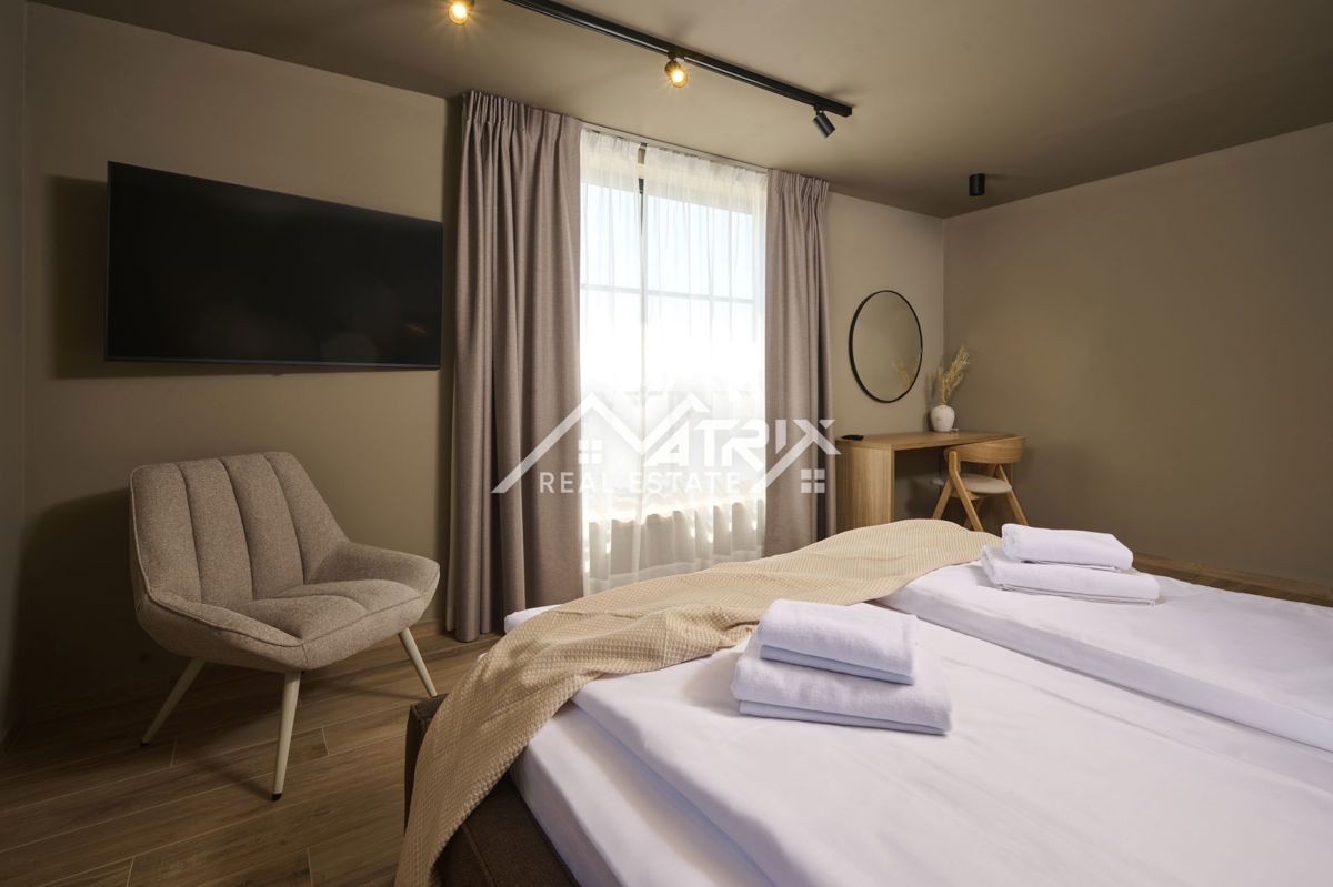 Poreč, Vila z bazenom in 5 spalnicami, pogled na morje, Novo