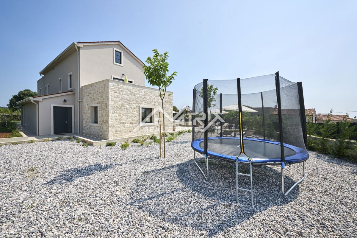 Poreč, Vila z bazenom in 5 spalnicami, pogled na morje, Novo