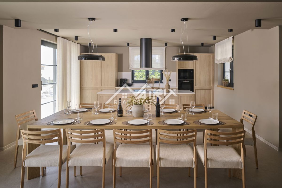 Poreč, Vila z bazenom in 5 spalnicami, pogled na morje, Novo