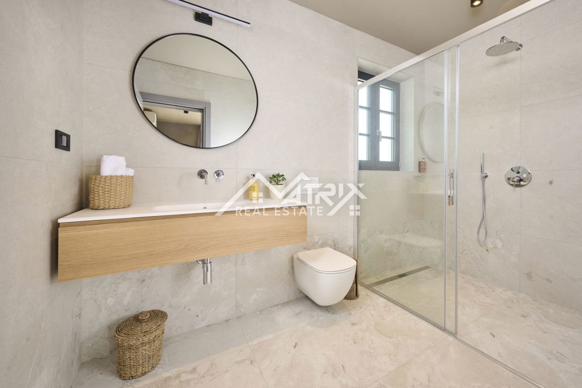 Poreč, Vila z bazenom in 5 spalnicami, pogled na morje, Novo