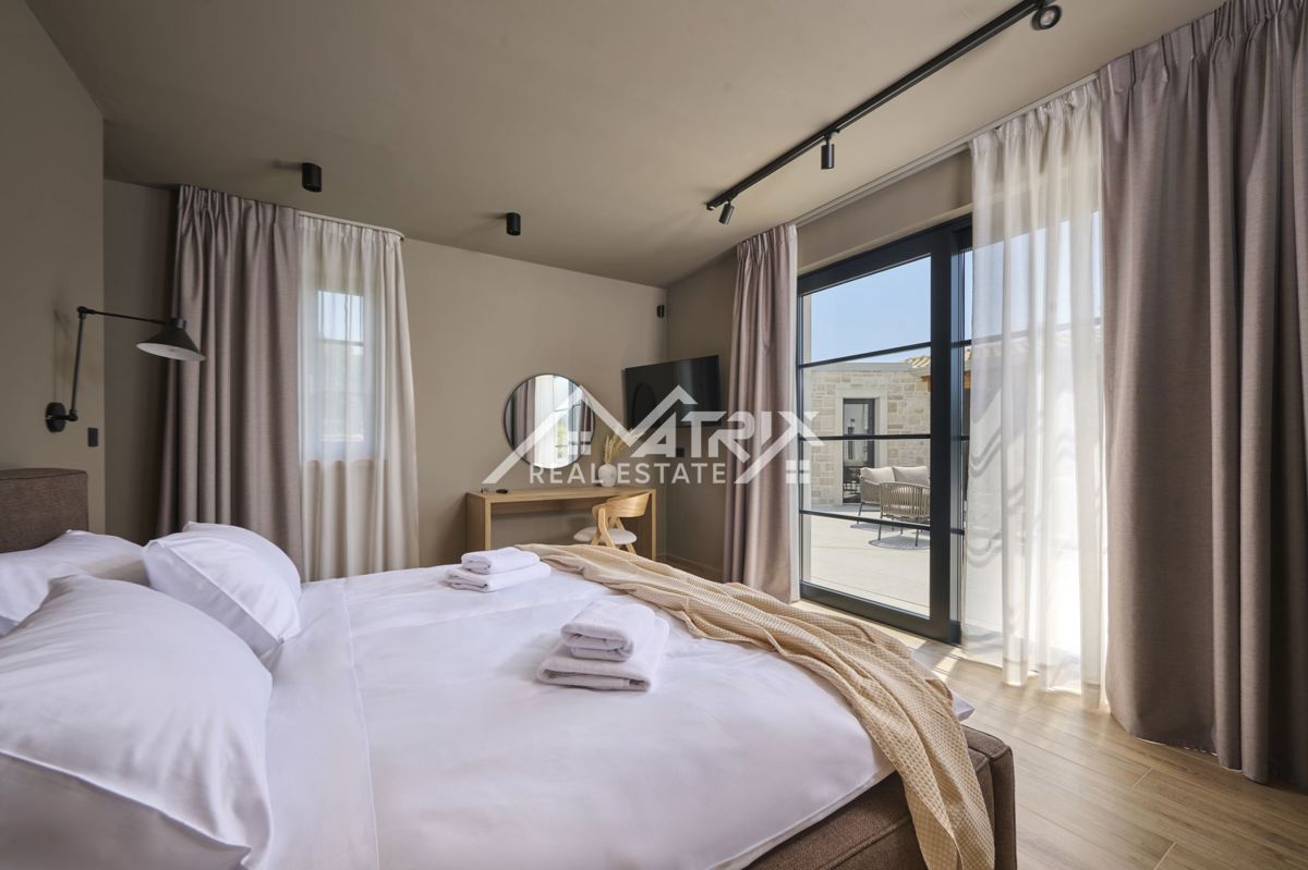 Poreč, Vila z bazenom in 5 spalnicami, pogled na morje, Novo