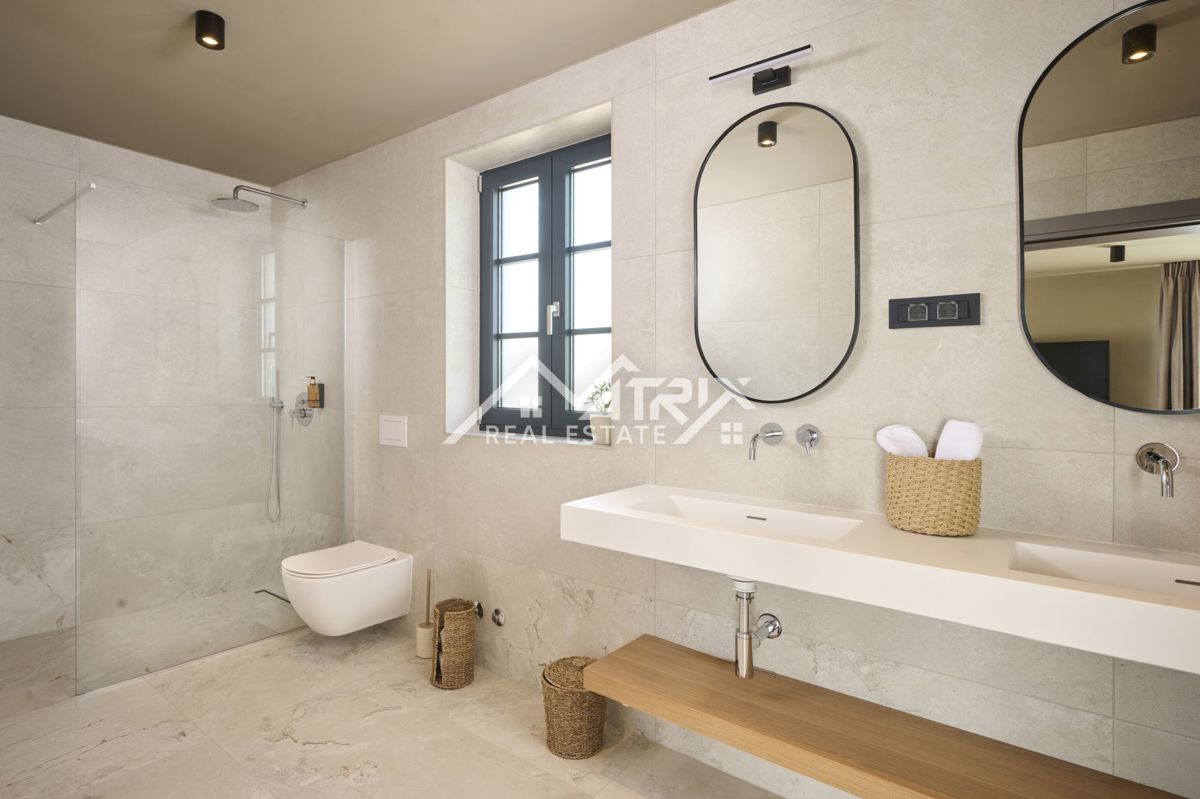 Poreč, Vila z bazenom in 5 spalnicami, pogled na morje, Novo