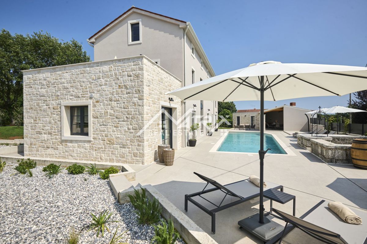 Poreč, Vila z bazenom in 5 spalnicami, pogled na morje, Novo