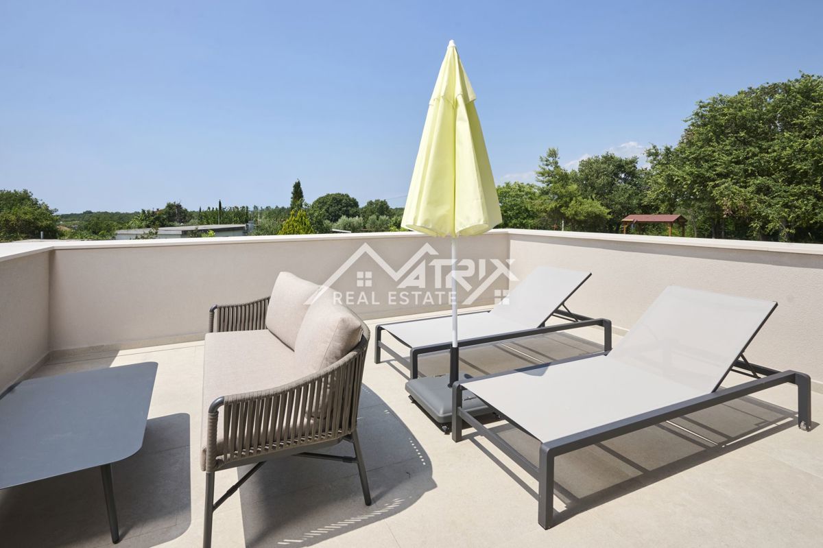 Poreč, Vila z bazenom in 5 spalnicami, pogled na morje, Novo