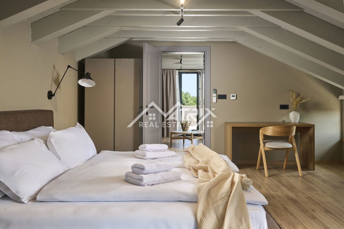 Poreč, Vila z bazenom in 5 spalnicami, pogled na morje, Novo