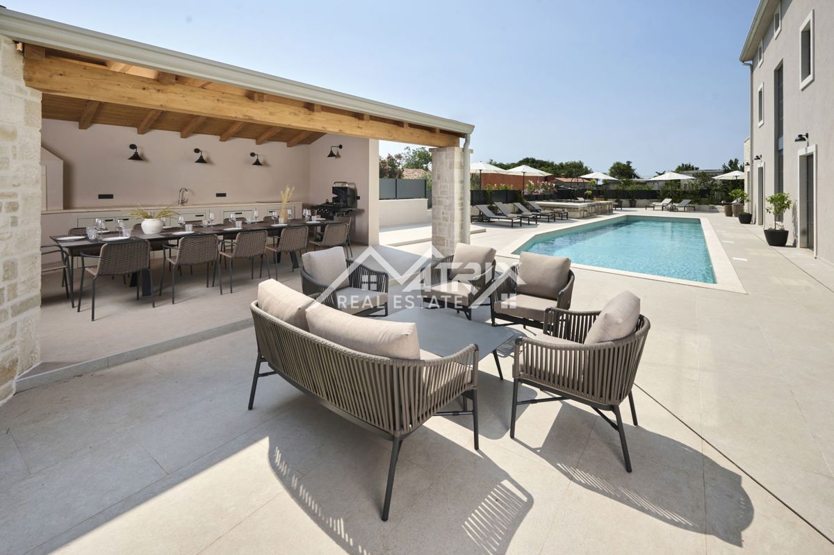 Poreč, Vila z bazenom in 5 spalnicami, pogled na morje, Novo